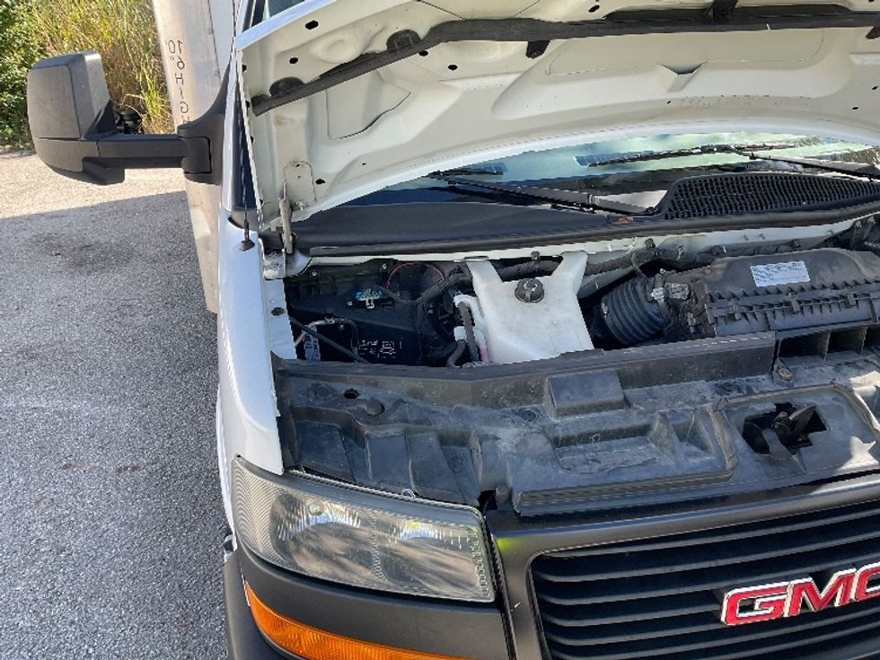 Light Duty Box Truck-Light and Medium Duty Trucks-GMC-2021-Savana G33903-Earth City-MO-81,689\n\t\tmiles-$ 31,250 - Image 23