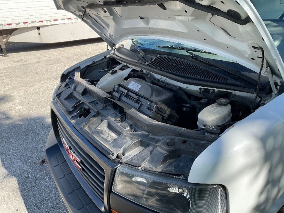 Light Duty Box Truck-Light and Medium Duty Trucks-GMC-2021-Savana G33903-Earth City-MO-81,689\n\t\tmiles-$ 31,250 - Image 24