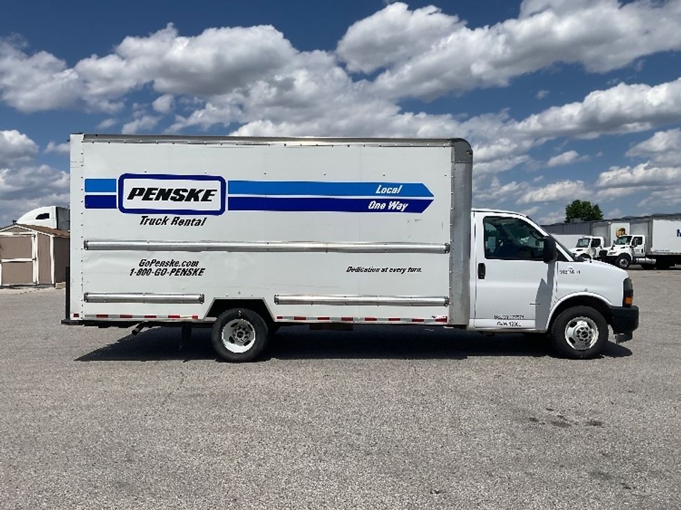 Light Duty Box Truck-Light and Medium Duty Trucks-GMC-2021-Savana G33903-Earth City-MO-89,451\n\t\tmiles-$ 31,000 - Image 14