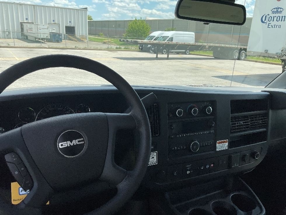 Light Duty Box Truck-Light and Medium Duty Trucks-GMC-2021-Savana G33903-Earth City-MO-89,451\n\t\tmiles-$ 31,000 - Image 17