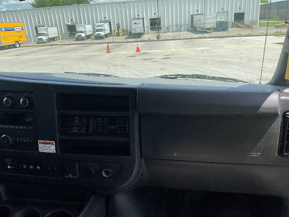 Light Duty Box Truck-Light and Medium Duty Trucks-GMC-2021-Savana G33903-Earth City-MO-89,451\n\t\tmiles-$ 31,000 - Image 20
