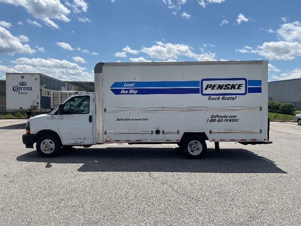 Light Duty Box Truck-Light and Medium Duty Trucks-GMC-2021-Savana G33903-Earth City-MO-89,451\n\t\tmiles-$ 31,000 - Image 4
