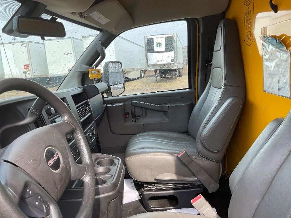 Light Duty Box Truck-Light and Medium Duty Trucks-GMC-2021-Savana G33903-East Chicago-IN-104,714\n\t\tmiles-$ 26,500 - Image 19