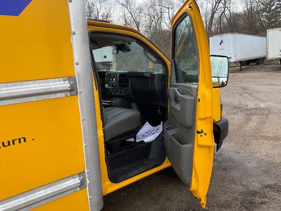 Light Duty Box Truck-Light and Medium Duty Trucks-GMC-2021-Savana G33903-East Chicago-IN-104,714\n\t\tmiles-$ 26,500 - Image 20