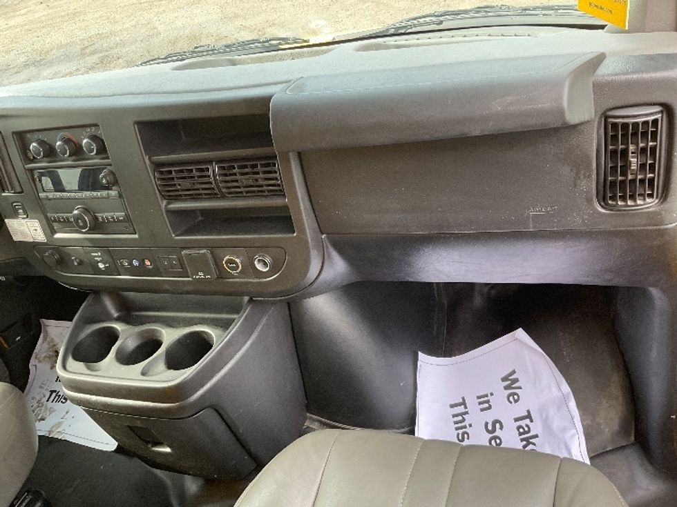 Light Duty Box Truck-Light and Medium Duty Trucks-GMC-2021-Savana G33903-East Chicago-IN-104,714\n\t\tmiles-$ 26,500 - Image 21