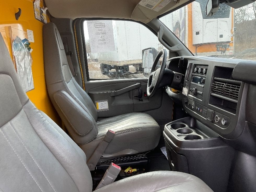 Light Duty Box Truck-Light and Medium Duty Trucks-GMC-2021-Savana G33903-East Chicago-IN-104,714\n\t\tmiles-$ 26,500 - Image 22