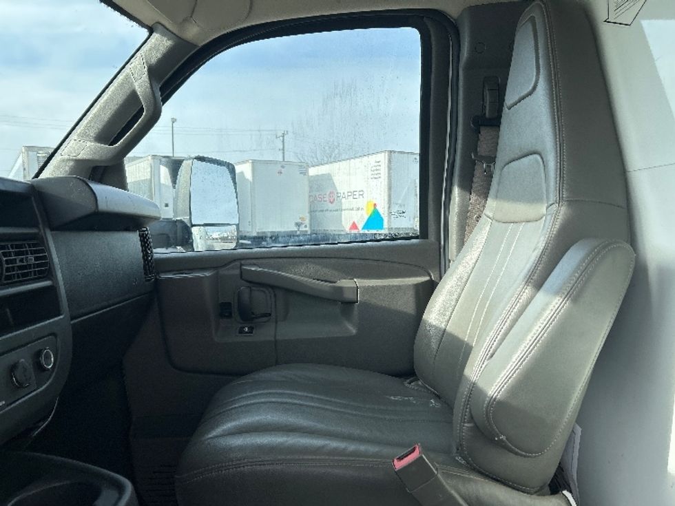 Light Duty Box Truck-Light and Medium Duty Trucks-GMC-2021-Savana G33903-East Chicago-IN-105,732\n\t\tmiles-$ 29,250 - Image 18