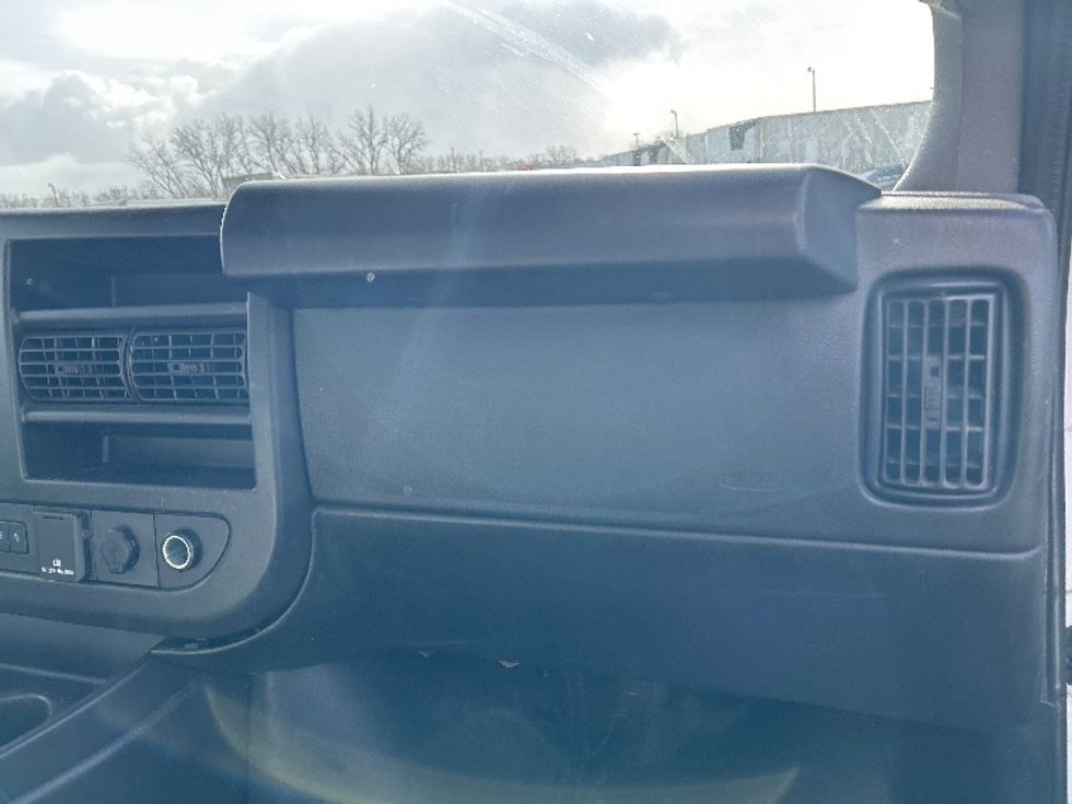 Light Duty Box Truck-Light and Medium Duty Trucks-GMC-2021-Savana G33903-East Chicago-IN-105,732\n\t\tmiles-$ 29,250 - Image 20