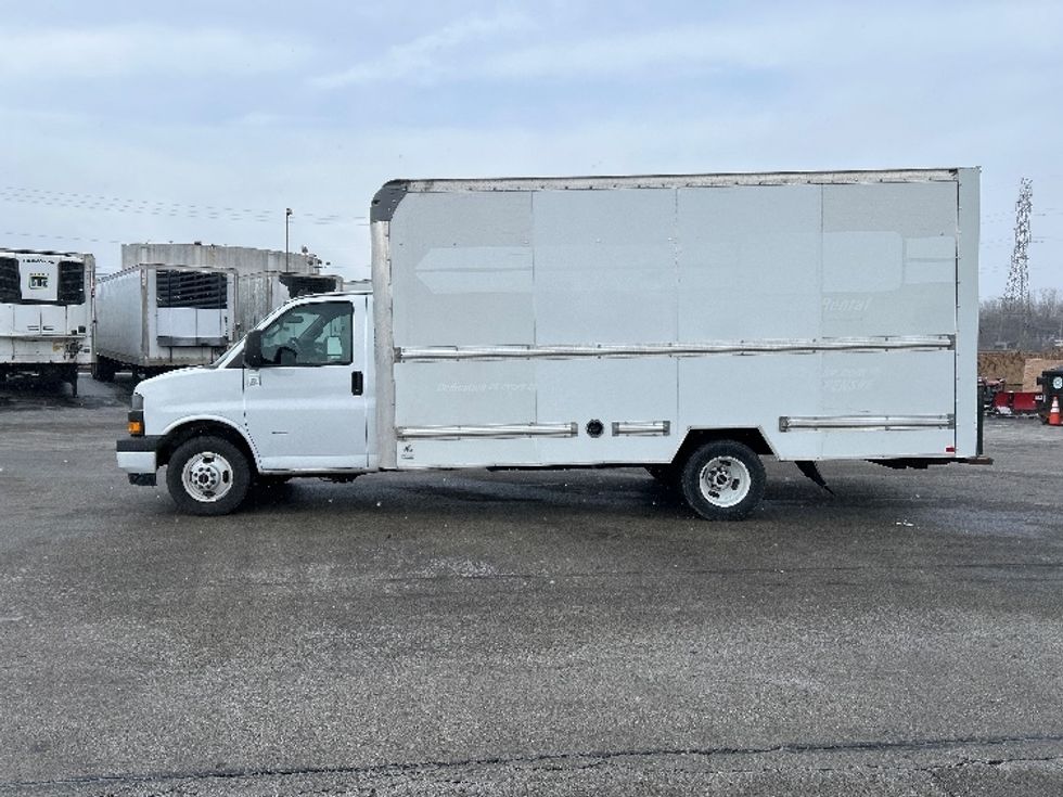 Light Duty Box Truck-Light and Medium Duty Trucks-GMC-2021-Savana G33903-East Chicago-IN-105,732\n\t\tmiles-$ 29,250 - Image 4