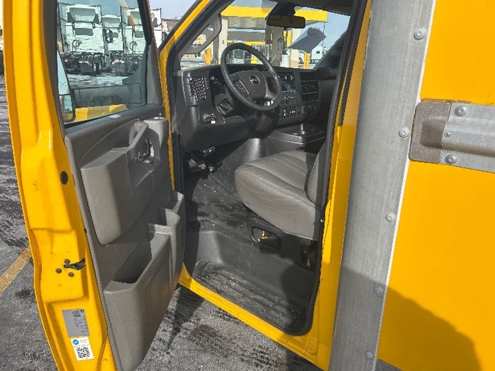 Light Duty Box Truck-Light and Medium Duty Trucks-GMC-2021-Savana G33903-East Chicago-IN-109,073\n\t\tmiles-$ 26,000 - Image 16