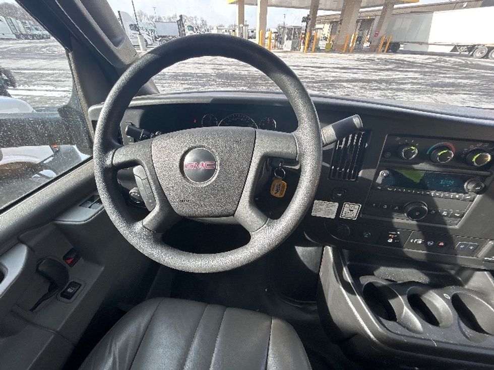Light Duty Box Truck-Light and Medium Duty Trucks-GMC-2021-Savana G33903-East Chicago-IN-109,073\n\t\tmiles-$ 26,000 - Image 17