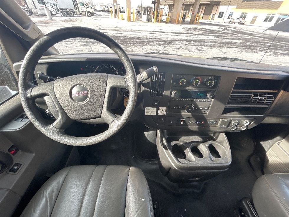 Light Duty Box Truck-Light and Medium Duty Trucks-GMC-2021-Savana G33903-East Chicago-IN-109,073\n\t\tmiles-$ 26,000 - Image 18