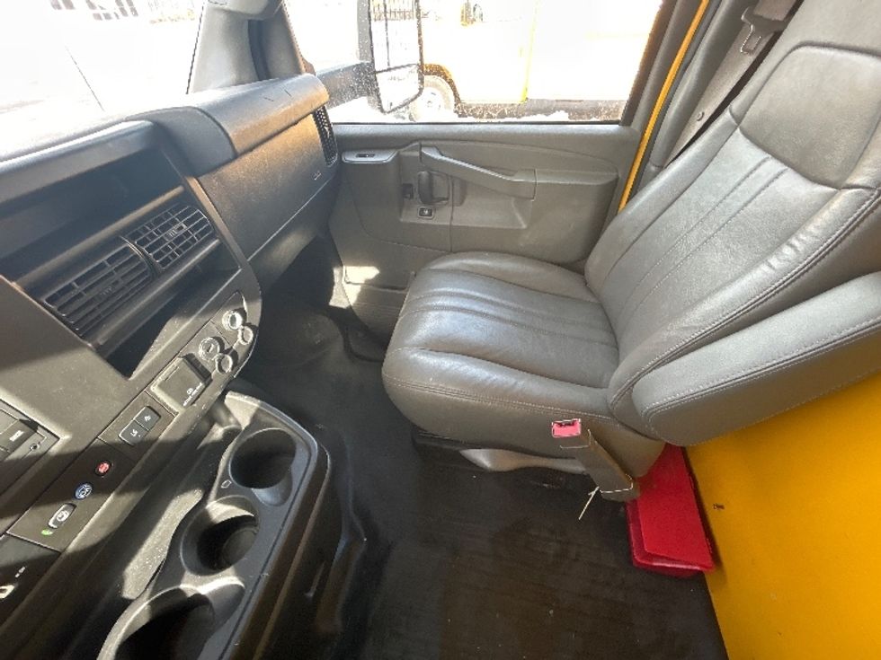 Light Duty Box Truck-Light and Medium Duty Trucks-GMC-2021-Savana G33903-East Chicago-IN-109,073\n\t\tmiles-$ 26,000 - Image 19