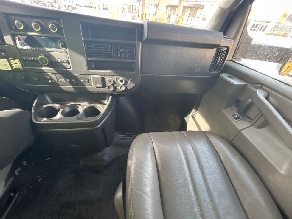 Light Duty Box Truck-Light and Medium Duty Trucks-GMC-2021-Savana G33903-East Chicago-IN-109,073\n\t\tmiles-$ 26,000 - Image 21