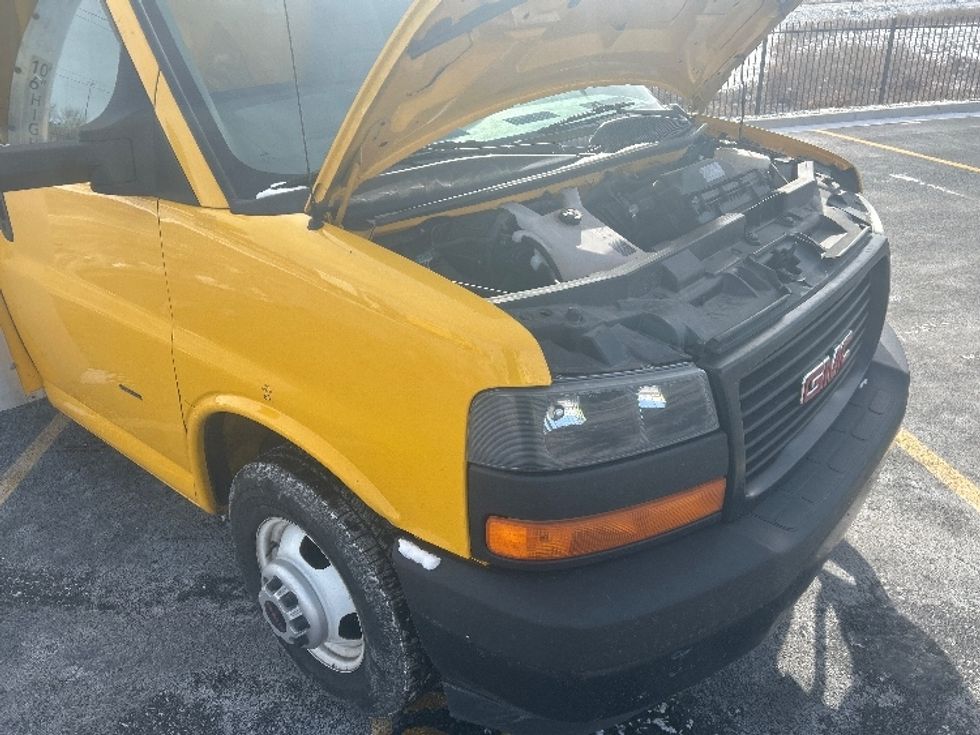 Light Duty Box Truck-Light and Medium Duty Trucks-GMC-2021-Savana G33903-East Chicago-IN-109,073\n\t\tmiles-$ 26,000 - Image 23