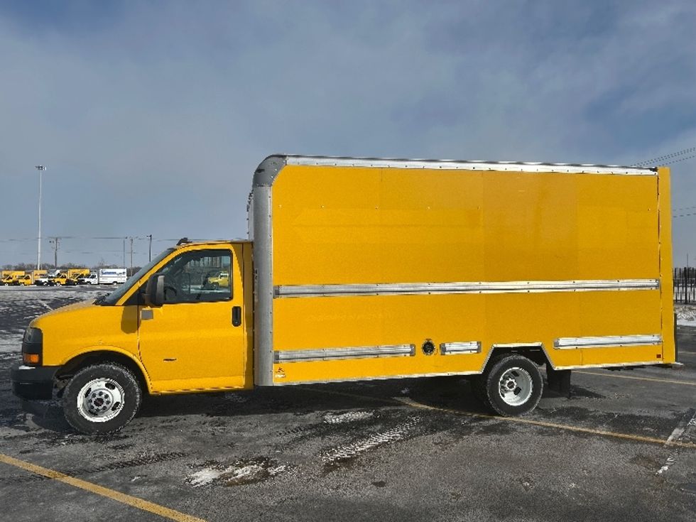 Light Duty Box Truck-Light and Medium Duty Trucks-GMC-2021-Savana G33903-East Chicago-IN-109,073\n\t\tmiles-$ 26,000 - Image 4
