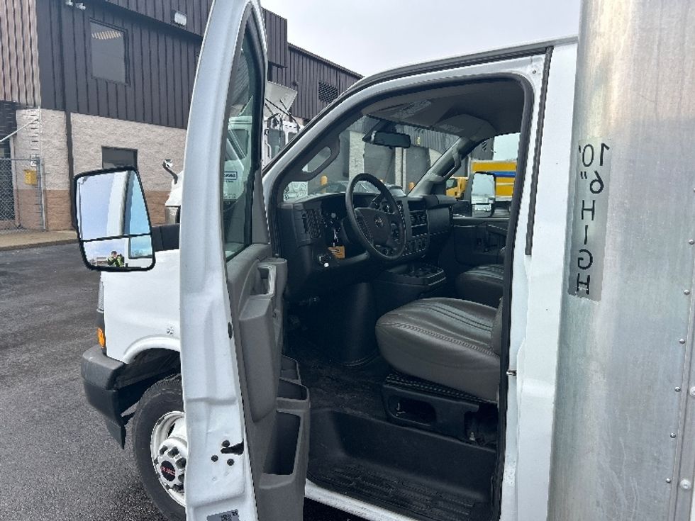 Light Duty Box Truck-Light and Medium Duty Trucks-GMC-2021-Savana G33903-East Chicago-IN-120,012\n\t\tmiles-$ 27,500 - Image 16