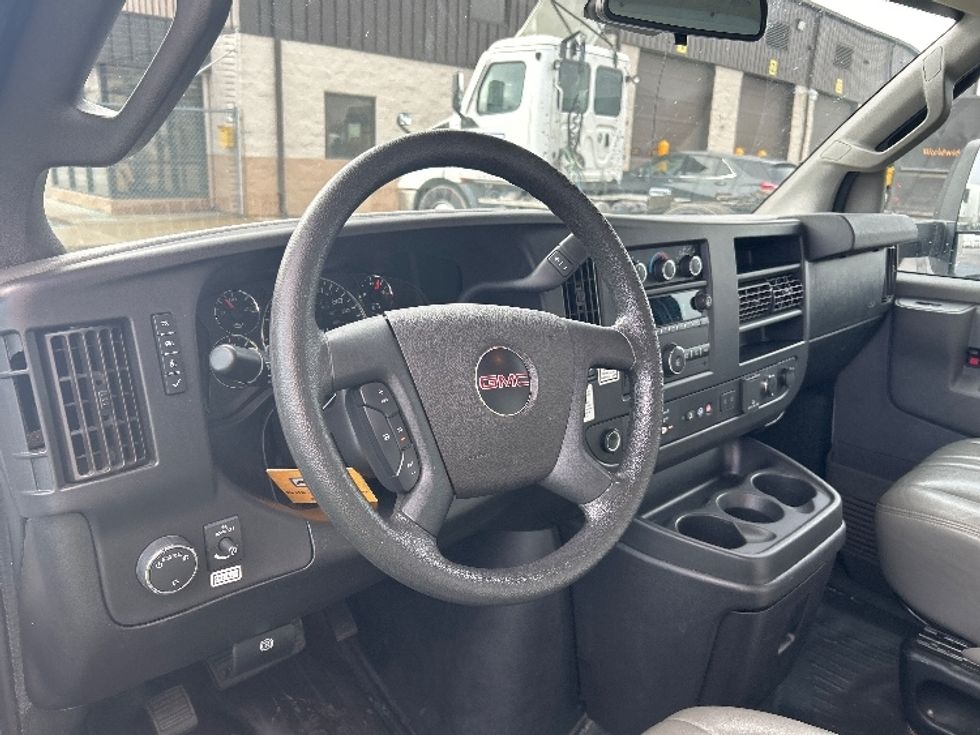 Light Duty Box Truck-Light and Medium Duty Trucks-GMC-2021-Savana G33903-East Chicago-IN-120,012\n\t\tmiles-$ 27,500 - Image 17
