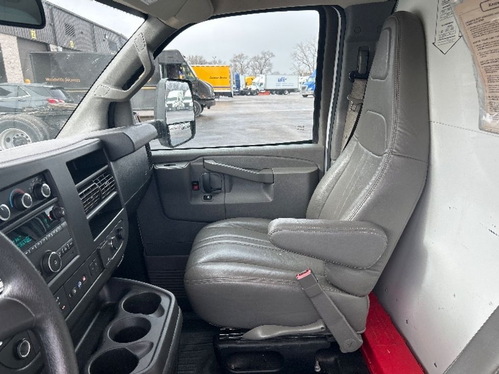 Light Duty Box Truck-Light and Medium Duty Trucks-GMC-2021-Savana G33903-East Chicago-IN-120,012\n\t\tmiles-$ 27,500 - Image 19