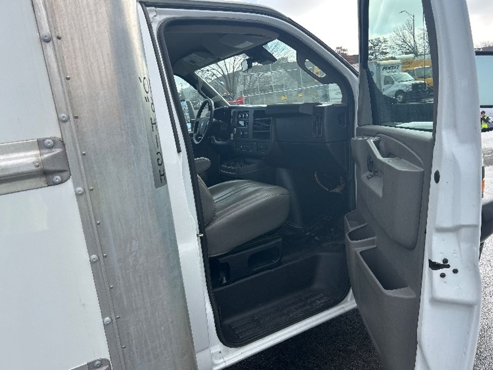 Light Duty Box Truck-Light and Medium Duty Trucks-GMC-2021-Savana G33903-East Chicago-IN-120,012\n\t\tmiles-$ 27,500 - Image 20