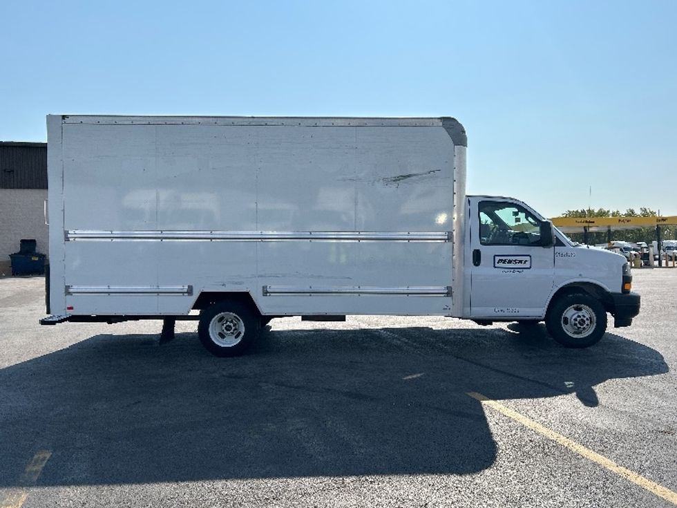 Light Duty Box Truck-Light and Medium Duty Trucks-GMC-2021-Savana G33903-East Chicago-IN-58,202\n\t\tmiles-$ 42,250 - Image 14