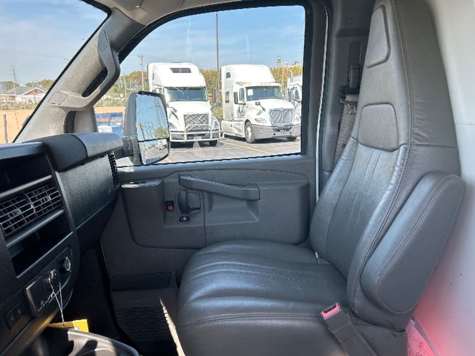 Light Duty Box Truck-Light and Medium Duty Trucks-GMC-2021-Savana G33903-East Chicago-IN-58,202\n\t\tmiles-$ 42,250 - Image 18