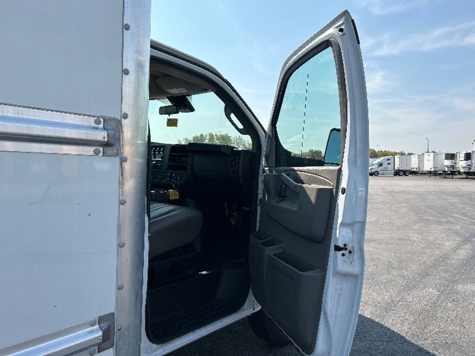 Light Duty Box Truck-Light and Medium Duty Trucks-GMC-2021-Savana G33903-East Chicago-IN-58,202\n\t\tmiles-$ 42,250 - Image 19
