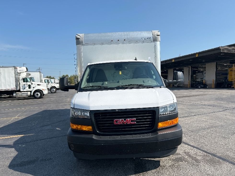 Light Duty Box Truck-Light and Medium Duty Trucks-GMC-2021-Savana G33903-East Chicago-IN-58,202\n\t\tmiles-$ 42,250 - Image 2