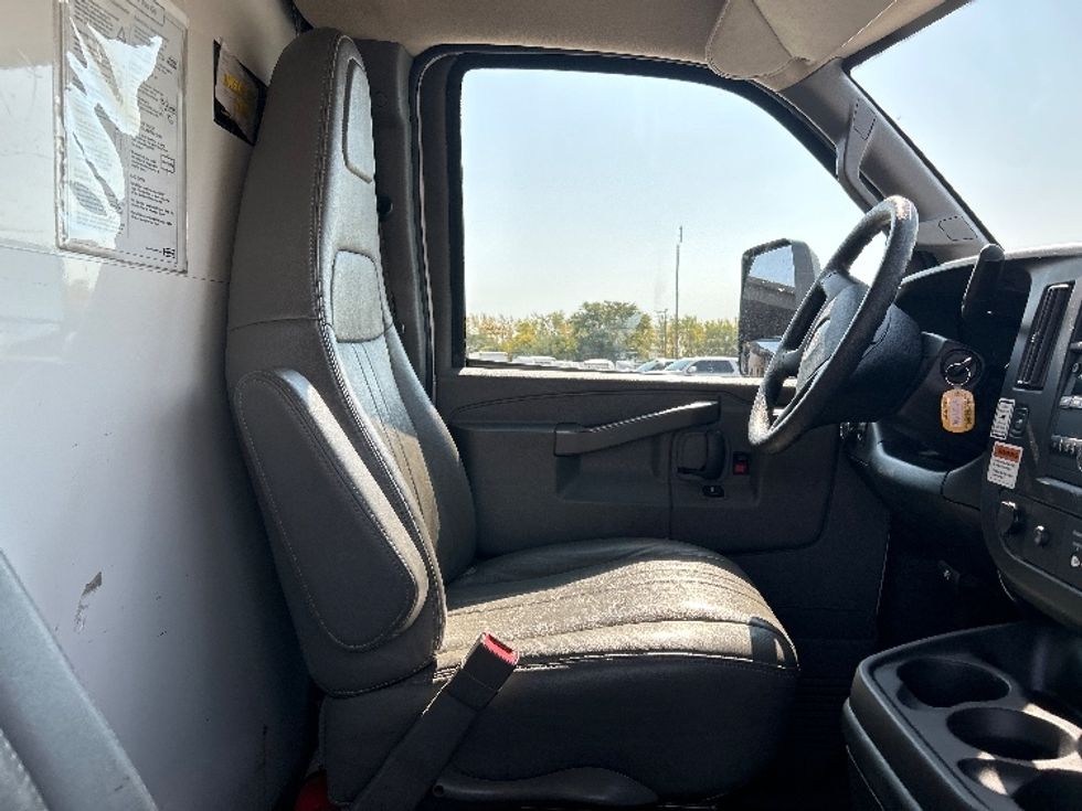 Light Duty Box Truck-Light and Medium Duty Trucks-GMC-2021-Savana G33903-East Chicago-IN-58,202\n\t\tmiles-$ 42,250 - Image 21