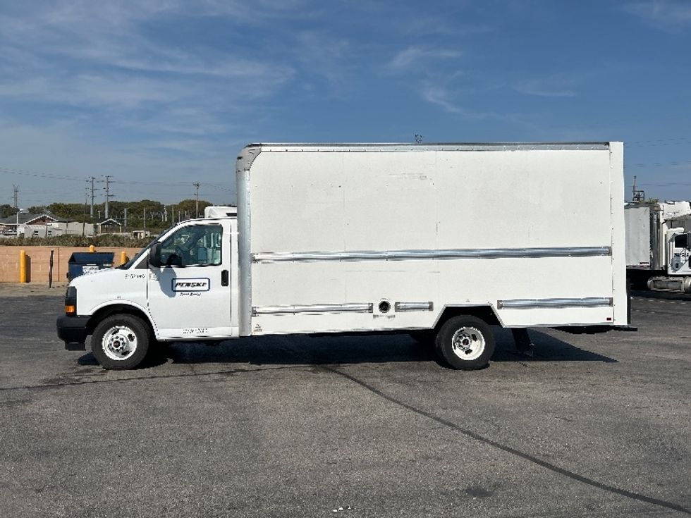 Light Duty Box Truck-Light and Medium Duty Trucks-GMC-2021-Savana G33903-East Chicago-IN-58,202\n\t\tmiles-$ 42,250 - Image 4