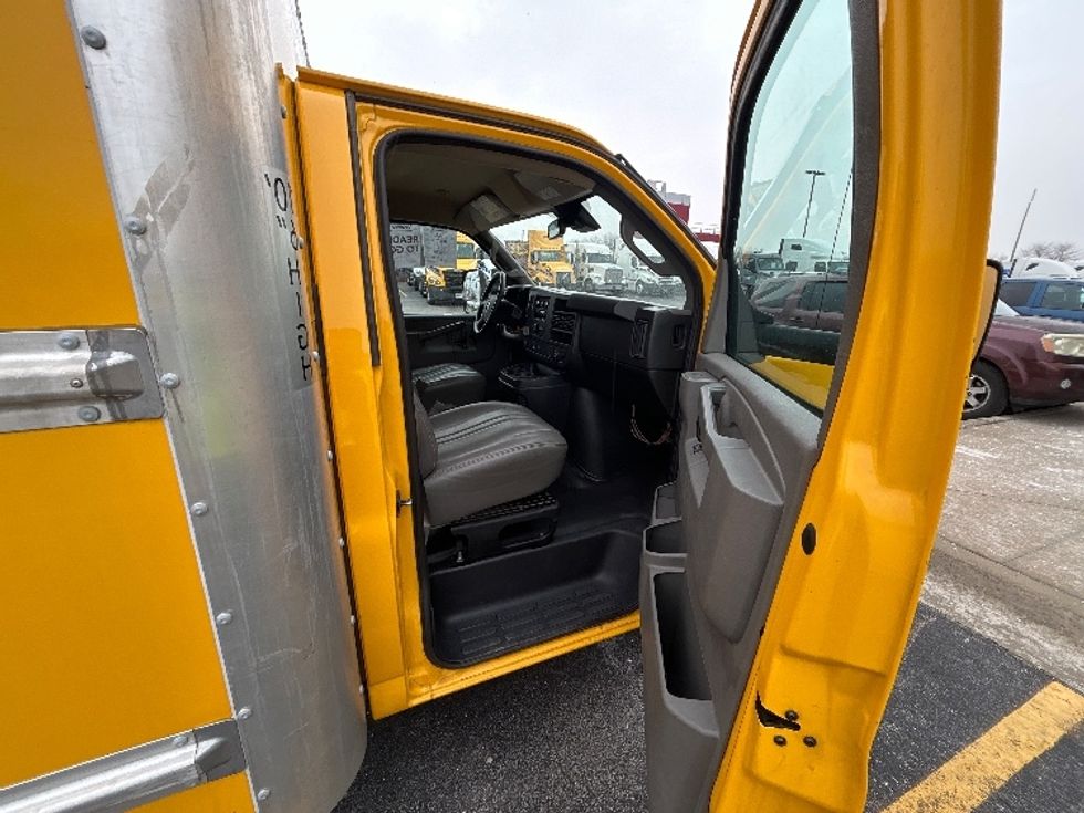 Light Duty Box Truck-Light and Medium Duty Trucks-GMC-2021-Savana G33903-East Chicago-IN-72,617\n\t\tmiles-$ 31,500 - Image 17