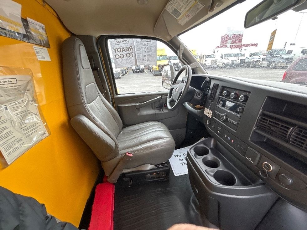 Light Duty Box Truck-Light and Medium Duty Trucks-GMC-2021-Savana G33903-East Chicago-IN-72,617\n\t\tmiles-$ 31,500 - Image 19