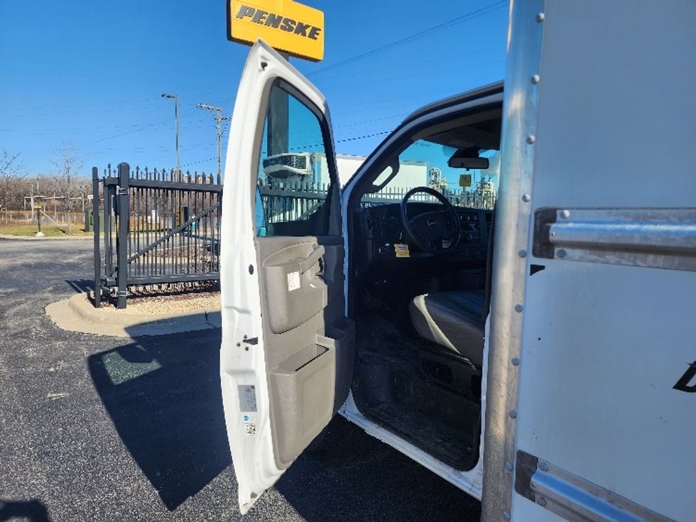 Light Duty Box Truck-Light and Medium Duty Trucks-GMC-2021-Savana G33903-East Chicago-IN-75,478\n\t\tmiles-$ 33,750 - Image 16