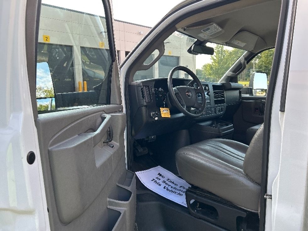 Light Duty Box Truck-Light and Medium Duty Trucks-GMC-2021-Savana G33903-East Chicago-IN-76,736\n\t\tmiles-$ 32,500 - Image 15
