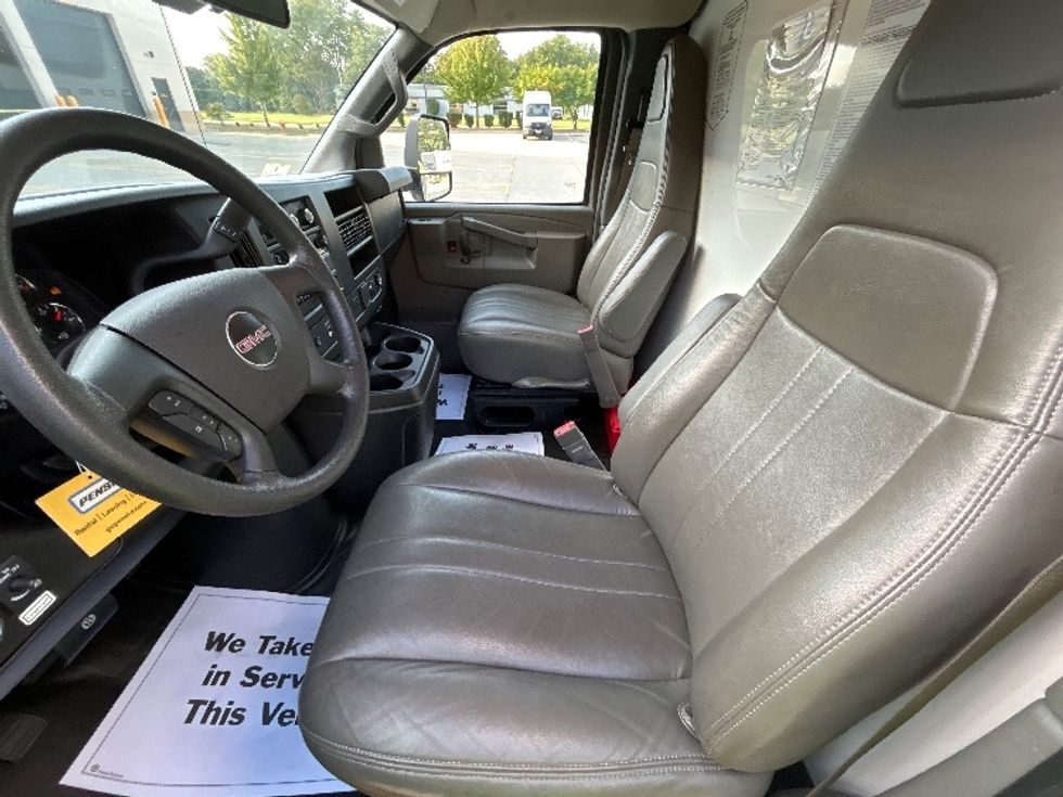 Light Duty Box Truck-Light and Medium Duty Trucks-GMC-2021-Savana G33903-East Chicago-IN-76,736\n\t\tmiles-$ 32,500 - Image 18