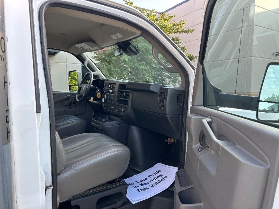 Light Duty Box Truck-Light and Medium Duty Trucks-GMC-2021-Savana G33903-East Chicago-IN-76,736\n\t\tmiles-$ 32,500 - Image 19