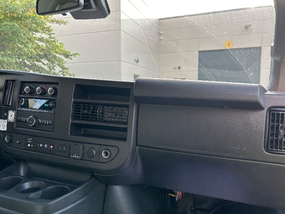 Light Duty Box Truck-Light and Medium Duty Trucks-GMC-2021-Savana G33903-East Chicago-IN-76,736\n\t\tmiles-$ 32,500 - Image 20