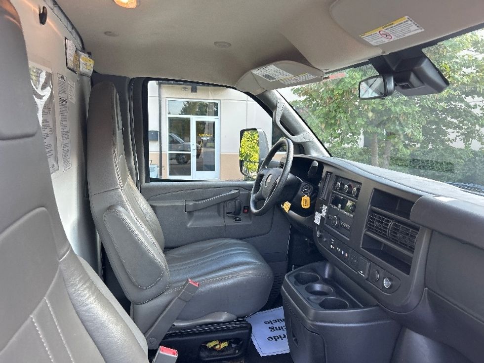 Light Duty Box Truck-Light and Medium Duty Trucks-GMC-2021-Savana G33903-East Chicago-IN-76,736\n\t\tmiles-$ 32,500 - Image 21