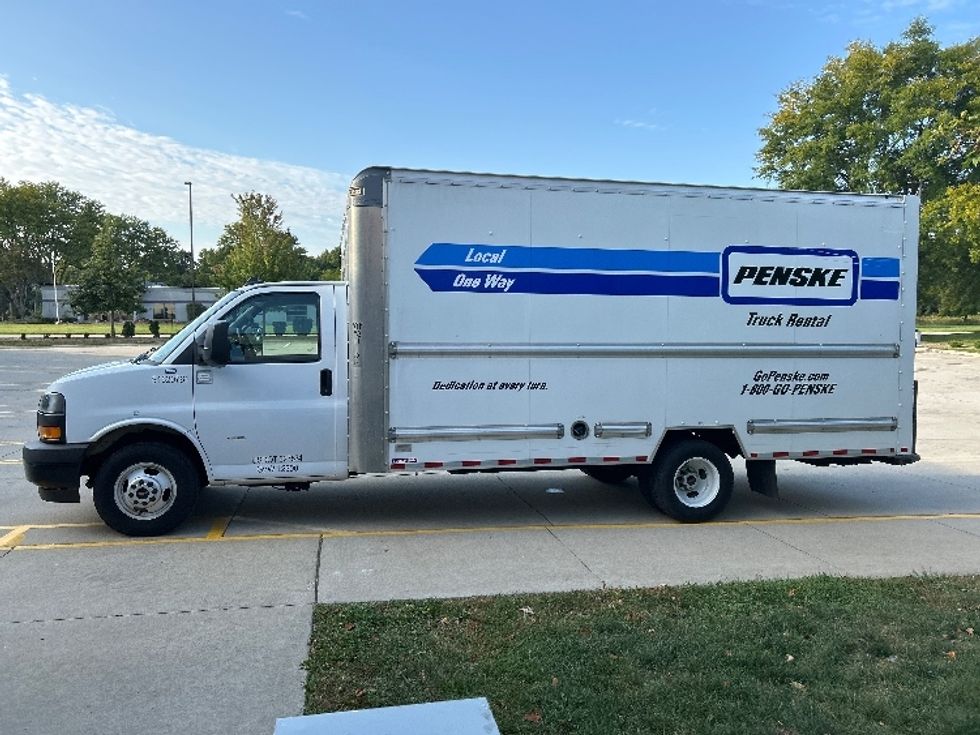Light Duty Box Truck-Light and Medium Duty Trucks-GMC-2021-Savana G33903-East Chicago-IN-76,736\n\t\tmiles-$ 32,500 - Image 4