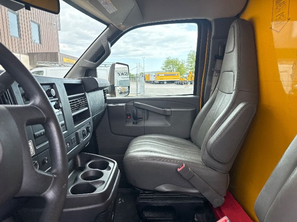 Light Duty Box Truck-Light and Medium Duty Trucks-GMC-2021-Savana G33903-East Chicago-IN-78,398\n\t\tmiles-$ 29,250 - Image 19