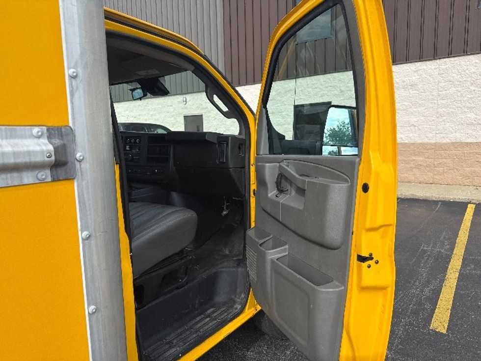 Light Duty Box Truck-Light and Medium Duty Trucks-GMC-2021-Savana G33903-East Chicago-IN-78,398\n\t\tmiles-$ 29,250 - Image 20