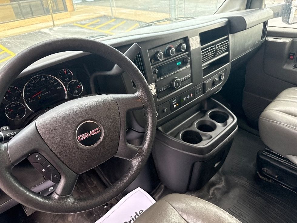 Light Duty Box Truck-Light and Medium Duty Trucks-GMC-2021-Savana G33903-East Chicago-IN-80,899\n\t\tmiles-$ 31,500 - Image 17