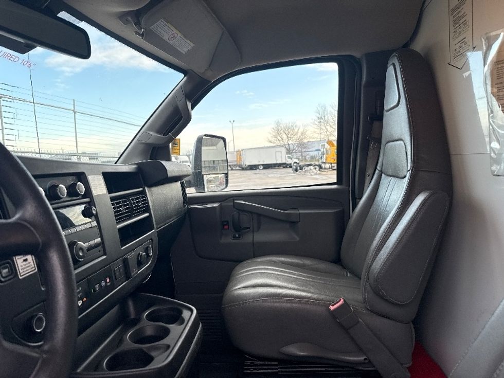 Light Duty Box Truck-Light and Medium Duty Trucks-GMC-2021-Savana G33903-East Chicago-IN-80,899\n\t\tmiles-$ 31,500 - Image 18