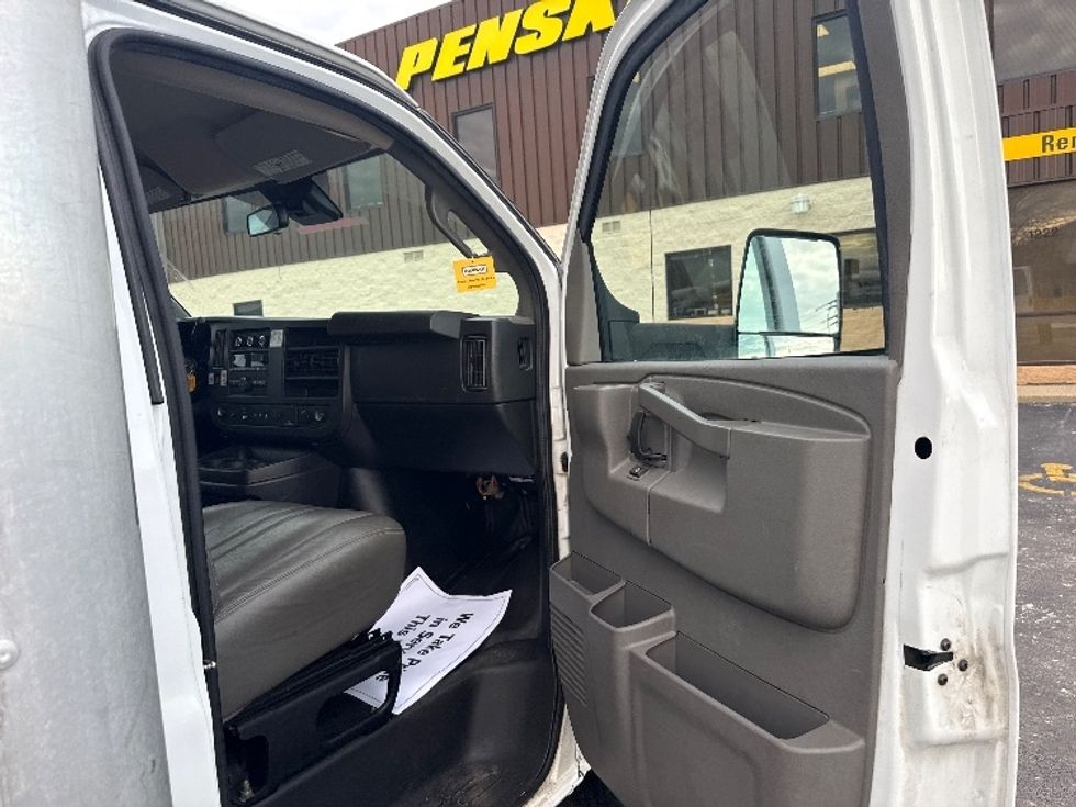 Light Duty Box Truck-Light and Medium Duty Trucks-GMC-2021-Savana G33903-East Chicago-IN-80,899\n\t\tmiles-$ 31,500 - Image 19