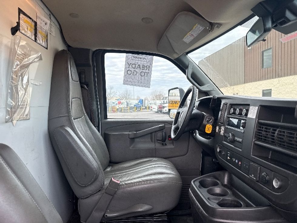 Light Duty Box Truck-Light and Medium Duty Trucks-GMC-2021-Savana G33903-East Chicago-IN-80,899\n\t\tmiles-$ 31,500 - Image 21