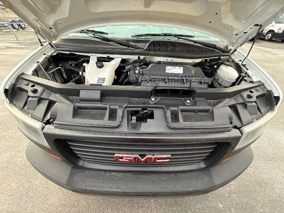 Light Duty Box Truck-Light and Medium Duty Trucks-GMC-2021-Savana G33903-East Chicago-IN-80,899\n\t\tmiles-$ 31,500 - Image 24