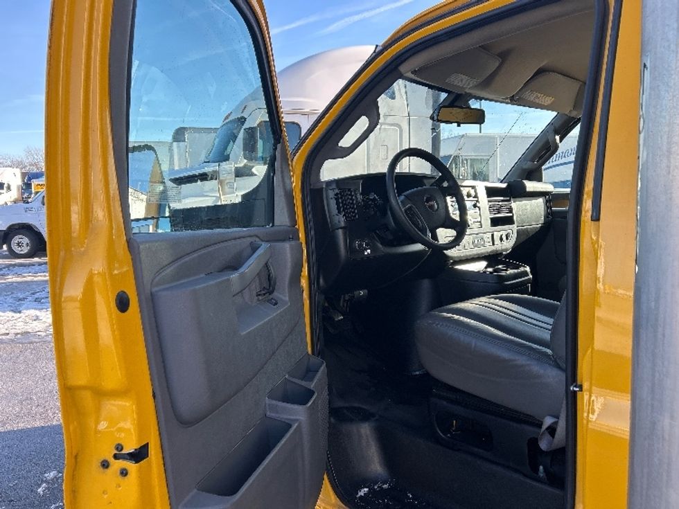 Light Duty Box Truck-Light and Medium Duty Trucks-GMC-2021-Savana G33903-East Chicago-IN-90,066\n\t\tmiles-$ 28,000 - Image 13