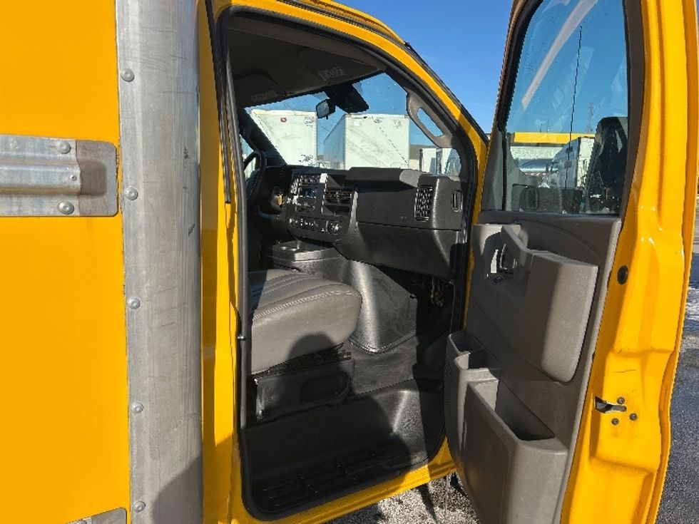 Light Duty Box Truck-Light and Medium Duty Trucks-GMC-2021-Savana G33903-East Chicago-IN-90,066\n\t\tmiles-$ 28,000 - Image 17