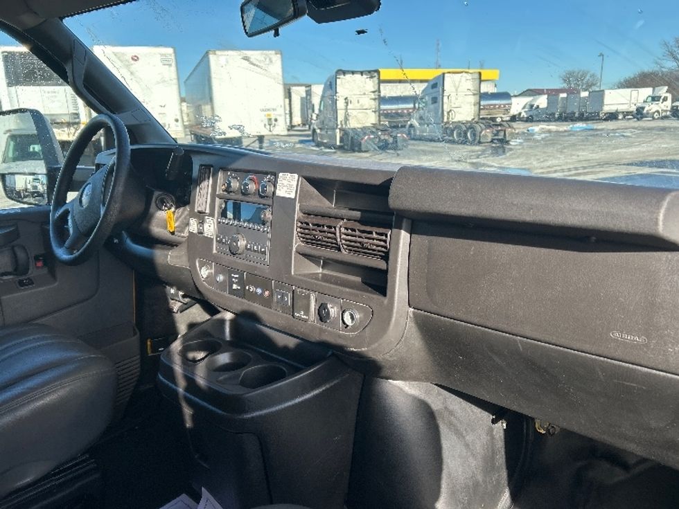 Light Duty Box Truck-Light and Medium Duty Trucks-GMC-2021-Savana G33903-East Chicago-IN-90,066\n\t\tmiles-$ 28,000 - Image 19