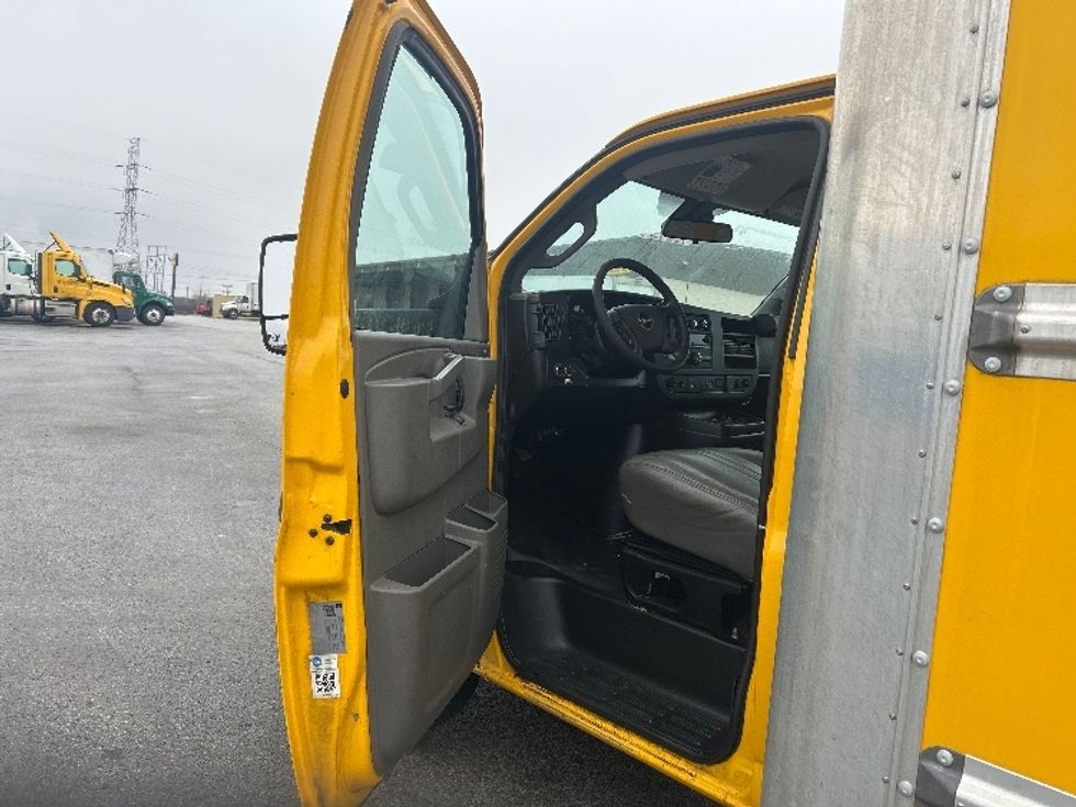 Light Duty Box Truck-Light and Medium Duty Trucks-GMC-2021-Savana G33903-East Chicago-IN-91,189\n\t\tmiles-$ 28,000 - Image 16